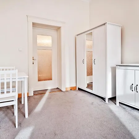 Grand Apartments *